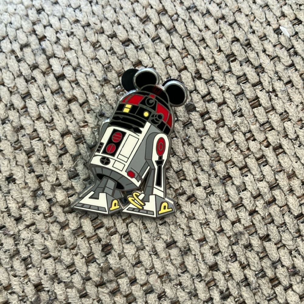 Star Wars Mickey R2 unit R2MK Disney Pin
